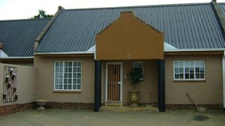 Queens Villas | Accommodation Zeerust