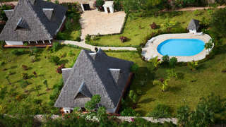 Villa Holly & Villa Dora | Diani Beach Accommodation