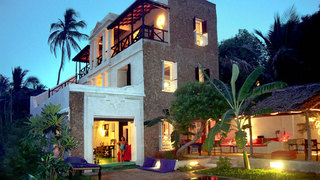 Full Moon House | Accommodation Shela