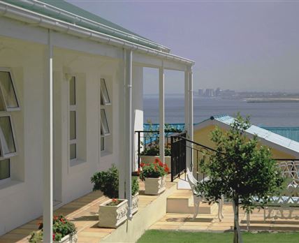 Gordon's Beach Lodge