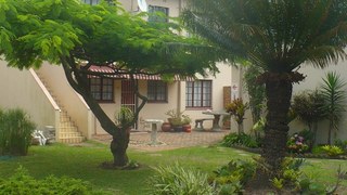 33 Eden Crest | Self-catering Rennies Beach