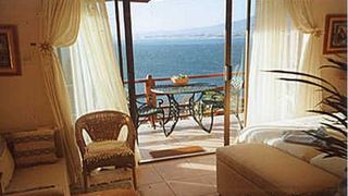 Downstairs Suites | Accommodation Gordons Bay