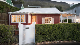 Eden Beach Bungalow | Accommodation The Boulders