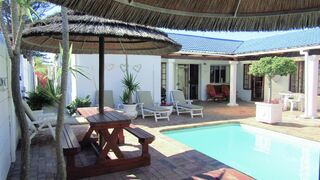 Dolphin Inn Guest House | Accommodation Bloubergrant
