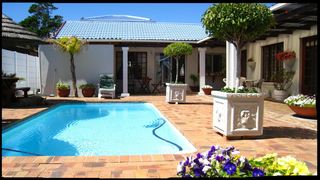 Dolphin Inn Guest House | Bloubergrant Accommodation