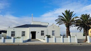 Raston Guest House | Lamberts Bay Accommodation