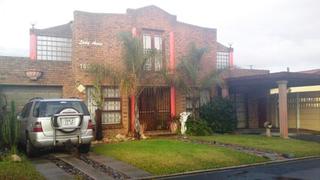 Lady Annie's Guest House | Self-catering Goodwood