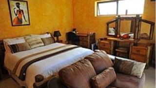 Speshis Guest House | Summerstrand Accommodation
