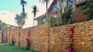 Log Home | Accommodation Yzerfontein