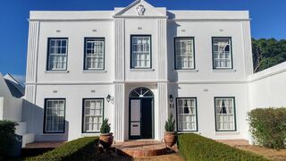Avignon Manor House | Paradyskloof Accommodation