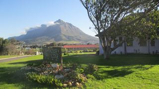Lighthouse Farm Lodge & Backpackers | Accommodation Mowbray