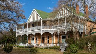 Calderwood Hall Guest House | Accommodation Boston Park