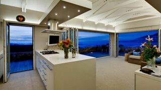 Beach House On The Rocks | Accommodation Bakoven