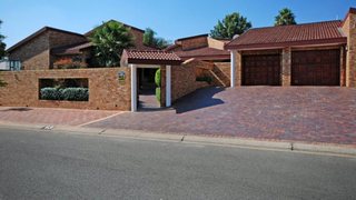 Heleen's B&B | Woodmead Accommodation