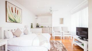 On the Bay Bed and Breakfast | Summerstrand Accommodation
