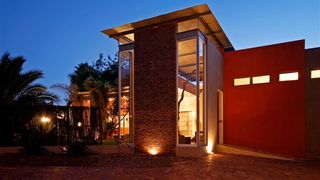 African Moon Corporate House | Kempton Park Accommodation