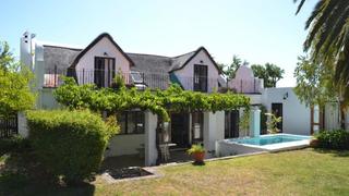 Luxury Thatched Cottage | Accommodation Franschhoek