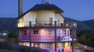 The Roundhouse B & B | De Kelders Accommodation