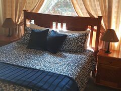 Kingsview Cottages | White River Accommodation
