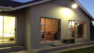 Omnabella Guest House | Accommodation Belfast