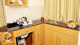 Longview Suites | Accommodation Karen