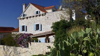 Villa Vicina | Milna Accommodation