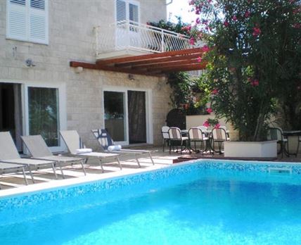 Villa Nikol