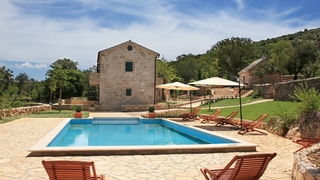 Villa Rokovi Dvori | Self-catering Drnis
