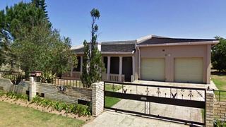 Nikho's Lodge 2 | Accommodation Southernwood (Mthatha)
