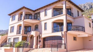 Blue Horizon Guest House | Gordons Bay Accommodation