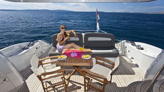 Sunseeker Manhattan 52 | Accommodation Split