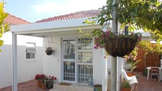 Lorraines Place | Port Owen Accommodation