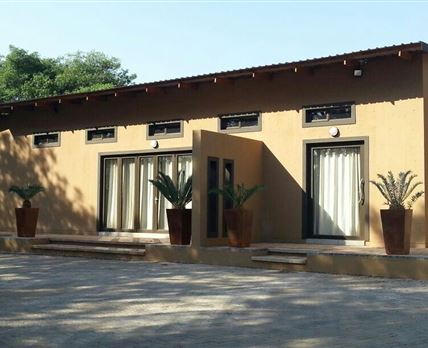 Manor Hills Guest Lodge
