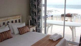 Beachfront Holiday Cottage | Accommodation Linkside (Mossel Bay)