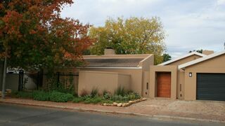 Curious Giraffe | Die Boord Accommodation