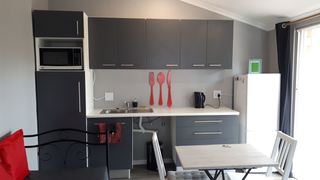 Curious Giraffe | Accommodation Die Boord