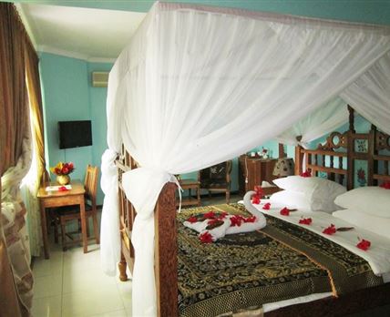 Hifadhi Hotel