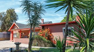 The Gumtree Guest House | Oudtshoorn Accommodation