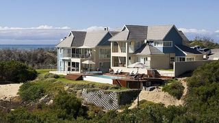 Moya Manzi Beach House | Paradise Beach Accommodation