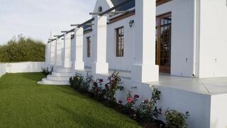 Lady Grey Walk Cottage | Accommodation McGregor