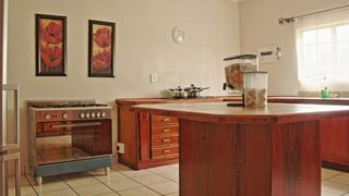 Rob's Place | Accommodation Van Der Hoff Park