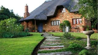 Content Lodge | Hekpoort Accommodation