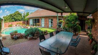 Boschendal 10 Guest House | Royldene Accommodation