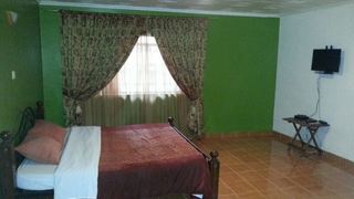 Lulu's Guest House | Accommodation Woodley Estate