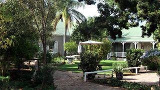 Housemartin Guest Lodge | Self-catering De Rust