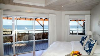Singing Kettle Beach Lodge & Restaurant | Keurboomstrand Self-catering