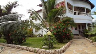 Tausi Holiday Villas | Diani Beach Accommodation