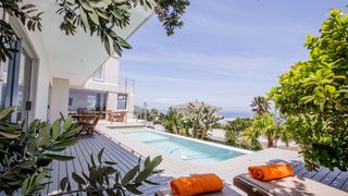Finchley House | Camps Bay Accommodation