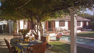 3 Palms Luxury Cottage | Accommodation Bloubergrant