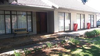 21 on Coetzee Guest House | Fichardt Park Accommodation